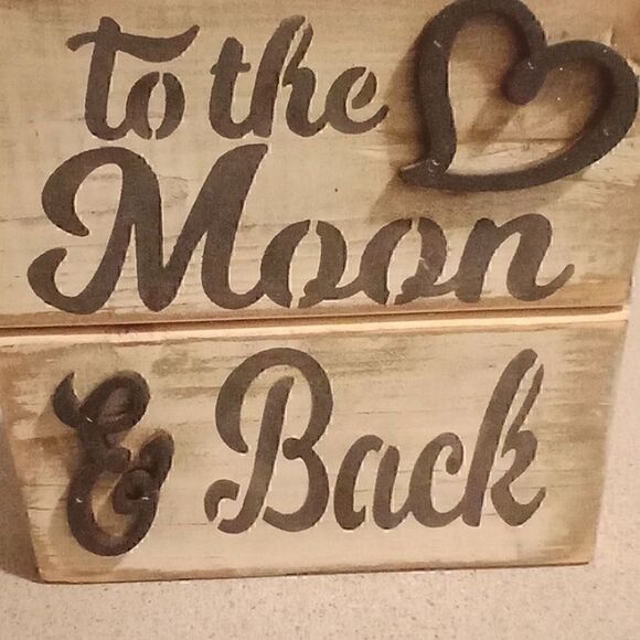 ⭐️5/$25 To The Moon & Back wall hanging sign - Picture 4 of 7
